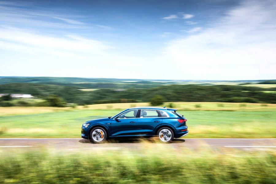  Audi e-tron 55 Quattro 2019 года  (WW) (фото 426 из 452)